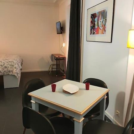 Appartement Les Abbesses Paris Bagian luar foto
