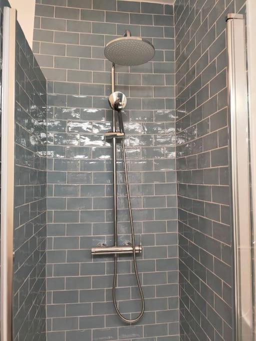 Appartement Les Abbesses Paris Bagian luar foto