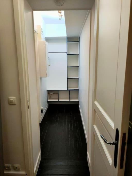 Appartement Les Abbesses Paris Bagian luar foto